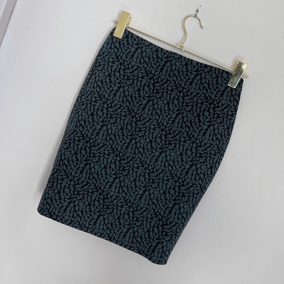 LOFT Leaf Pencil Skirt Petite Size 0 - Picture 1 of 6